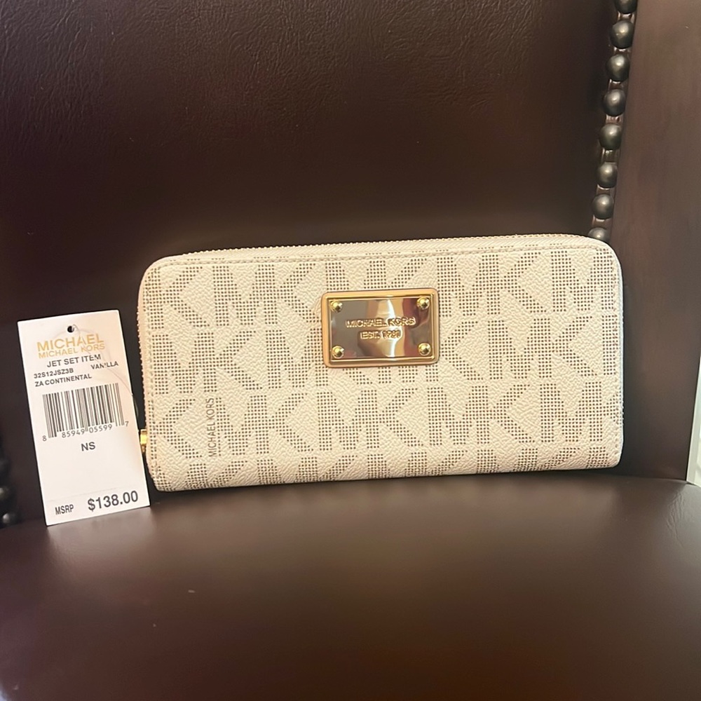 NWT Michael Kors jet set vanilla wallet